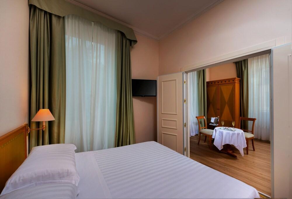 Grand Hotel